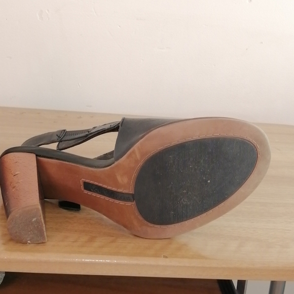 CALVIN KLEIN BLACK LEATHER SANDAL SIZE 9 - Picture 4 of 5